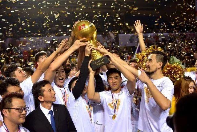 官方：17岁亚马尔获2024年金童奖